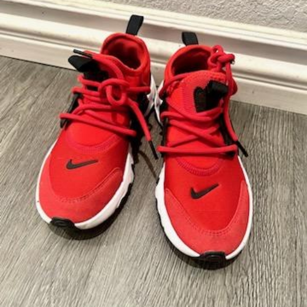 Nike React Presto Shoes in University Red/Black/White Size 3y